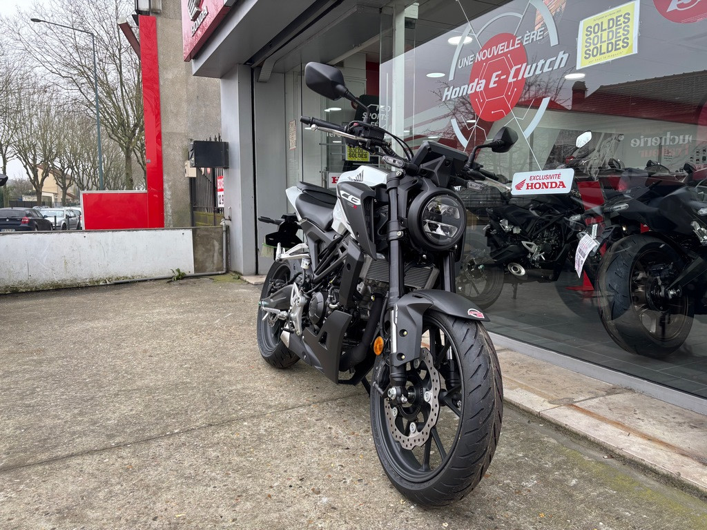 VESPA GTS 125IE SUPER - DEPOT VENTE 4 EN 1  Paris 